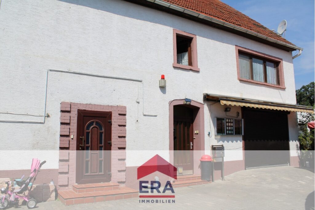 Wohnimmobilie (Eingang beider Wohnungen)