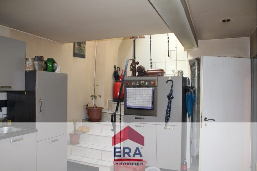 Küche mit Zugang zum 2.OG