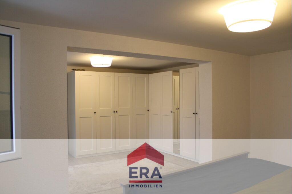 Ankleidezimmer von Schlafzimmer 1