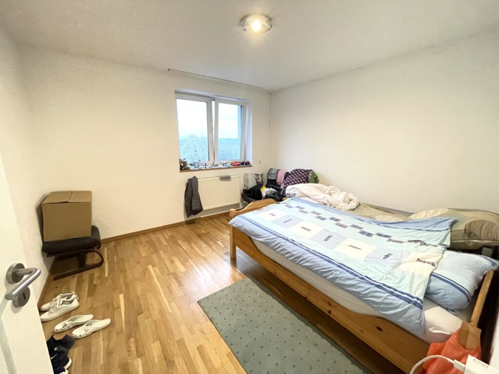 Schlafzimmer OG links.