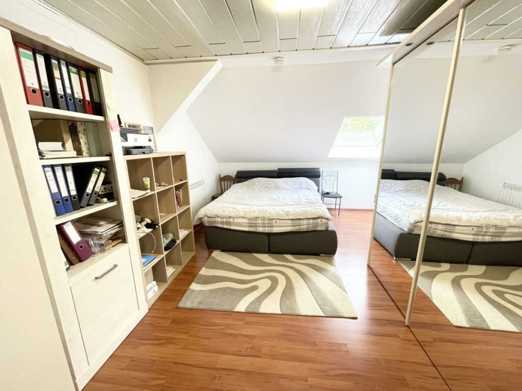 Schlafzimmer OG