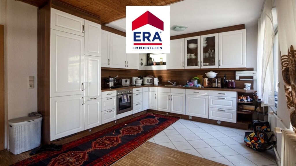 großzügige, moderne Küche