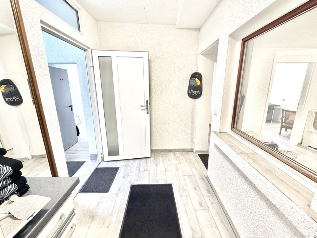 Wohnungseingang EG